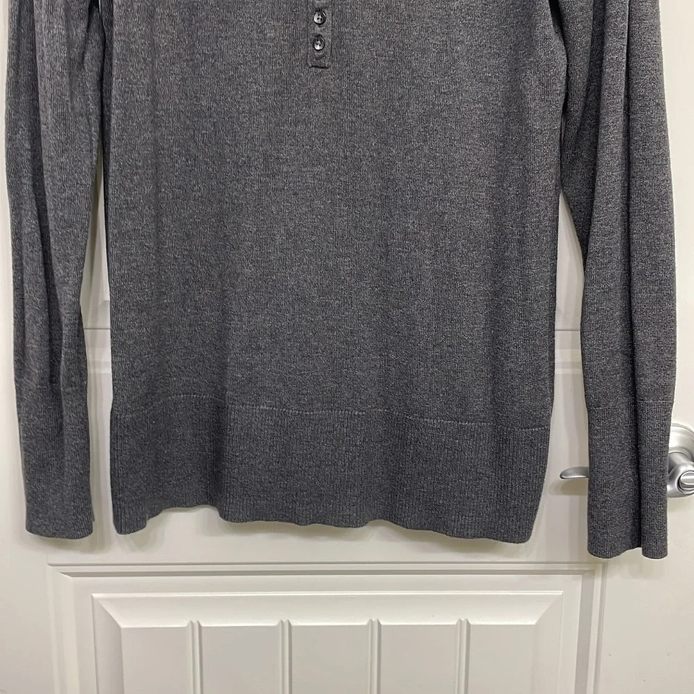 Eddie Bauer gray sweater - Picture 5 of 9